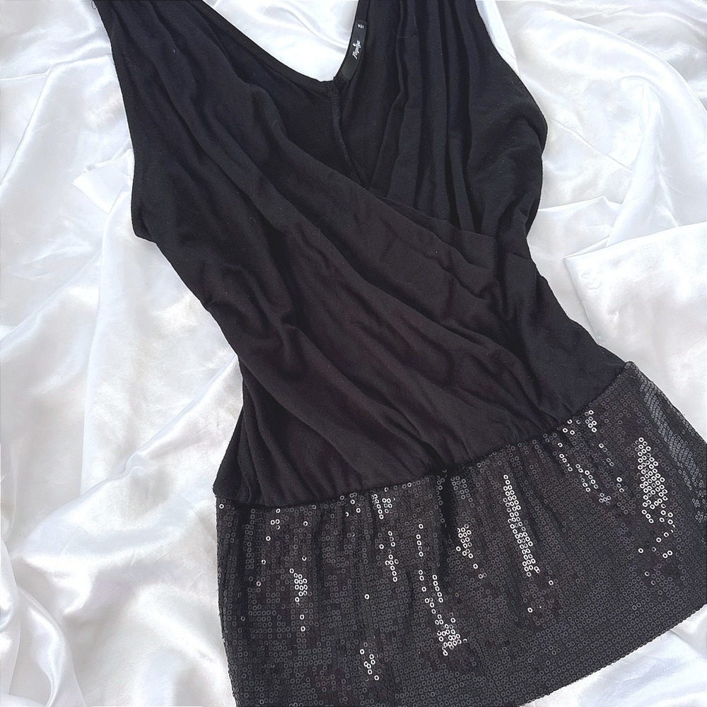 Papaya Black Sequin Hem Wrap V-Neck Sleeveless Top Size M